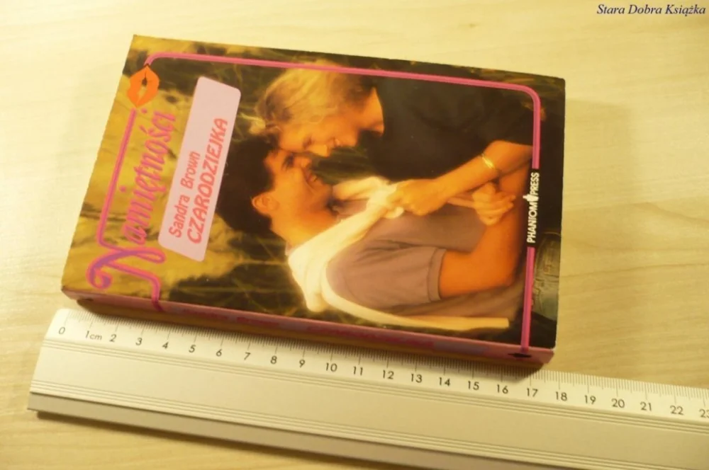 Dostępne od ręki CZARODZIEJKA - Sandra Brown (1992)