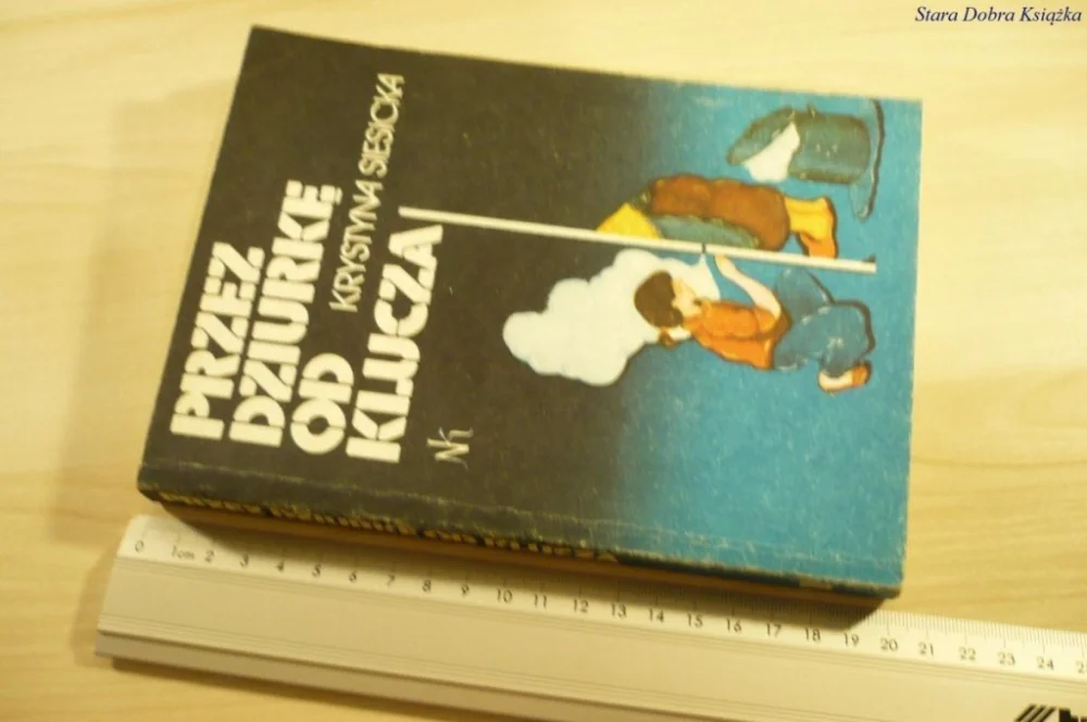 Bestseller PRZEZ DZIURKĘ OD KLUCZA - Krystyna Siesicka (1983)